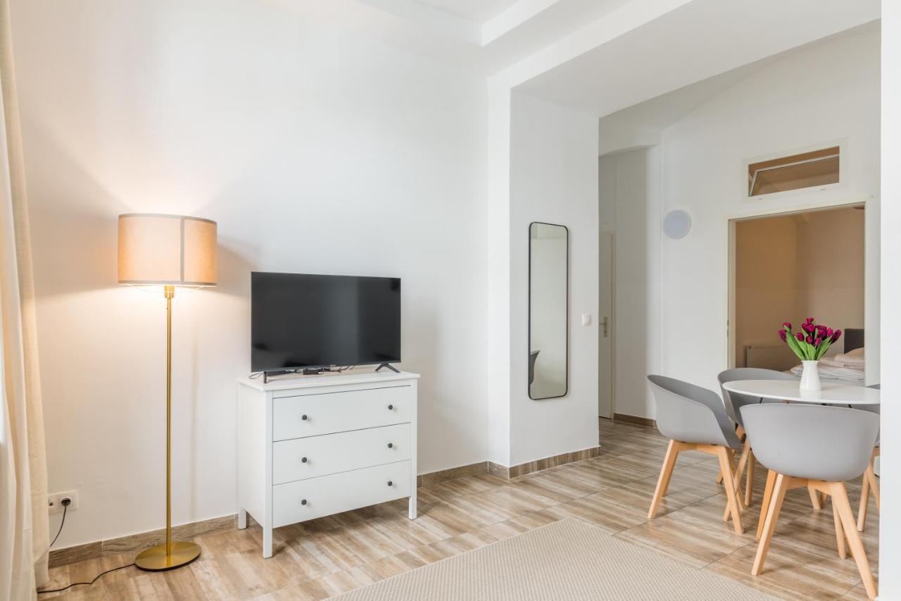 Xxxl Bed/ Free Parking/ Central Вена Экстерьер фото