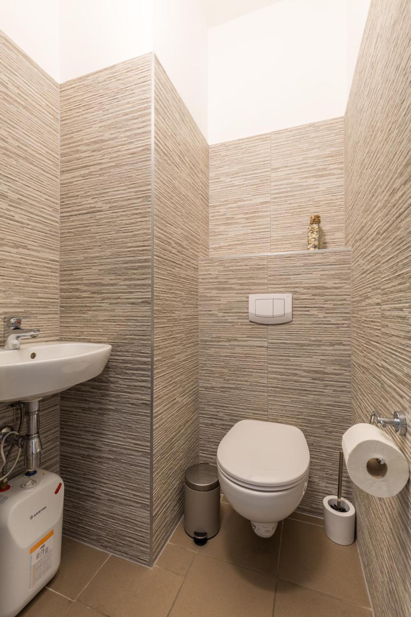 Xxxl Bed/ Free Parking/ Central Вена Экстерьер фото